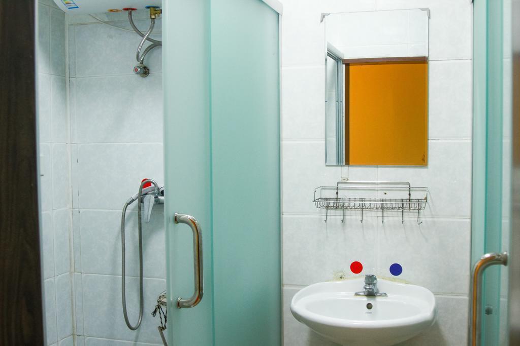 Leo Tian An Men Hostel Пекин Экстерьер фото